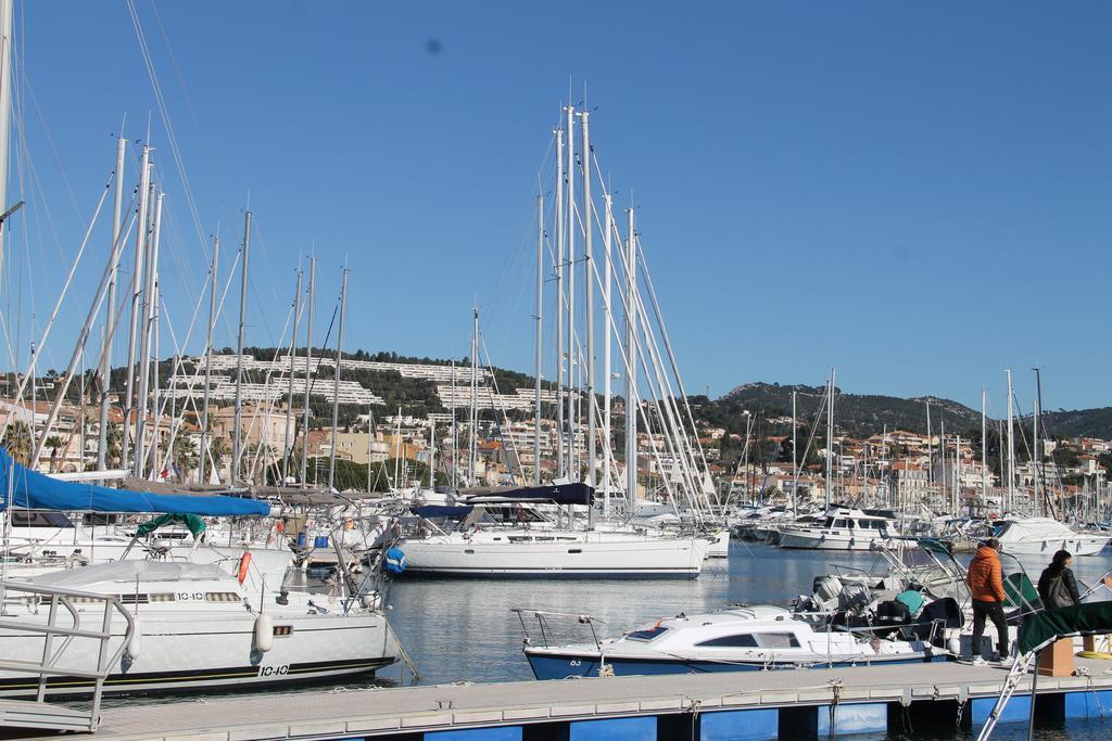 Beau T2 En Centre Ville Avec Parking Prive Bandol Exterior photo