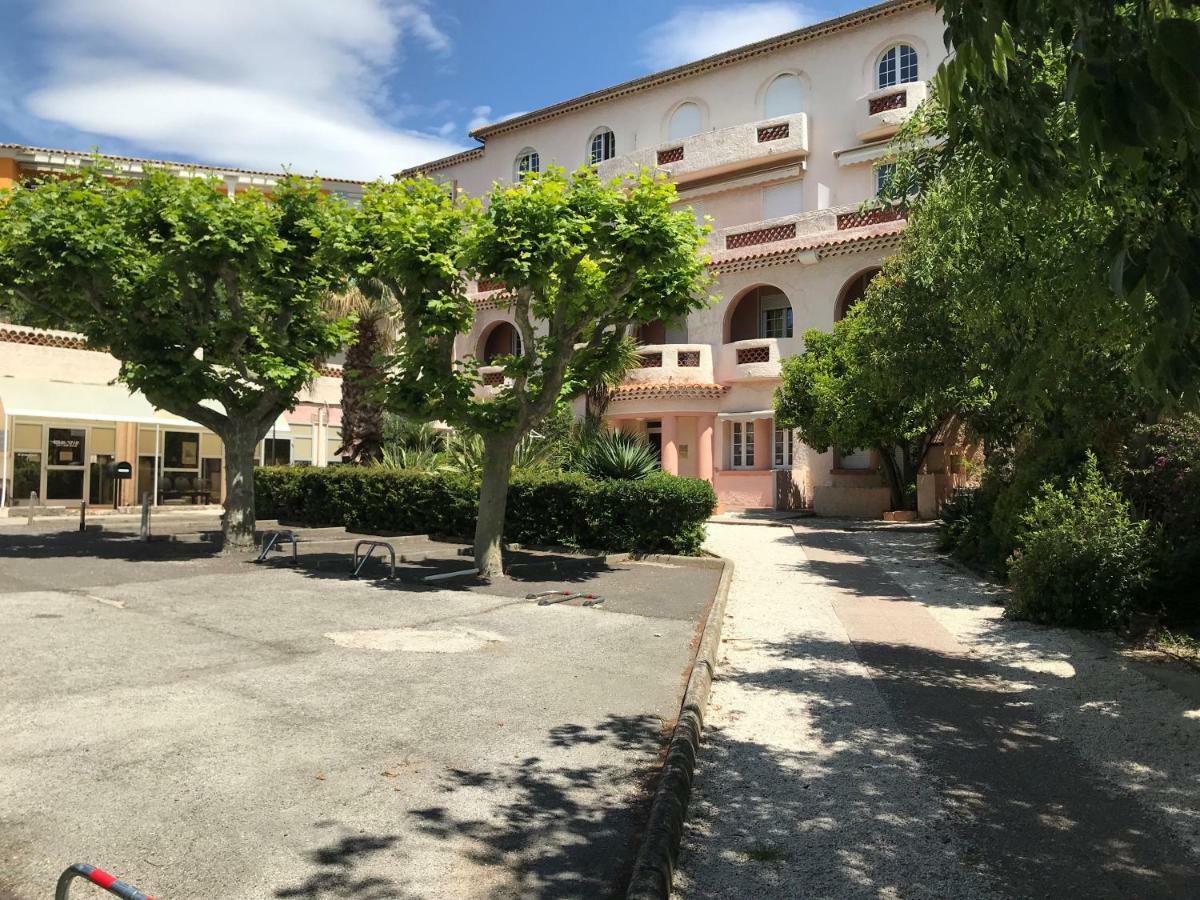 Beau T2 En Centre Ville Avec Parking Prive Bandol Exterior photo